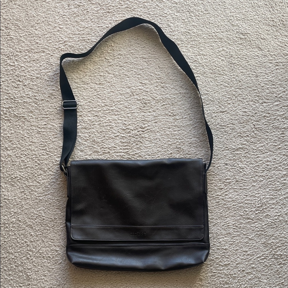 Kenneth Cole Reaction Black Messenger Bag